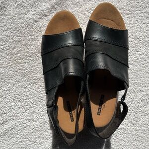 Size 9 CLARKS Collection Soft Cushion 3” cork platform, black. Worn twice. EUC